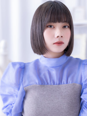 黒髪姫カット切りっぱなしミニボブレイヤー　ダークグレー