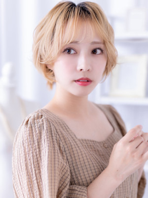 韓国風ハイトーンカラー小顔プードルパーマ　レイヤーボブ