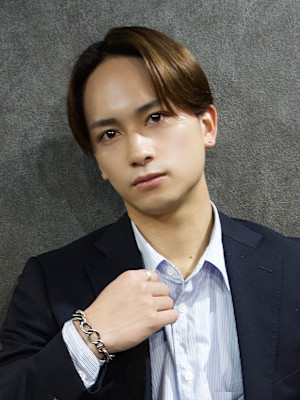 センターパート×曲がる縮毛矯正×韓国風×大人men's