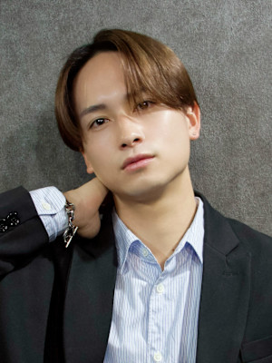 センターパート×曲がる縮毛矯正×韓国風×大人men's