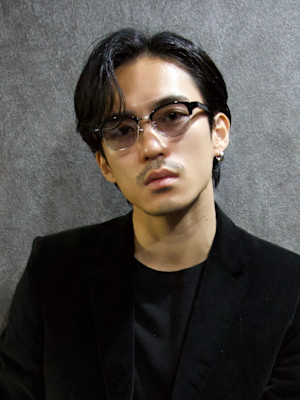 サイドパート×センターパート×ニュアンスパーマ×ビジネス