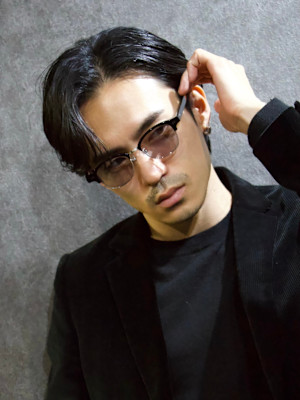 サイドパート×センターパート×ニュアンスパーマ×ビジネス