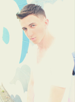 リバースセンターパート刈り上げセンターパートサーフカール