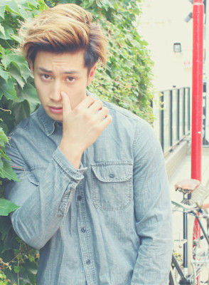 刈り上げセンターパートサーフカールフェザーパーママレットヘア