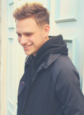 リバースセンターパート刈り上げセンターパートサーフカール