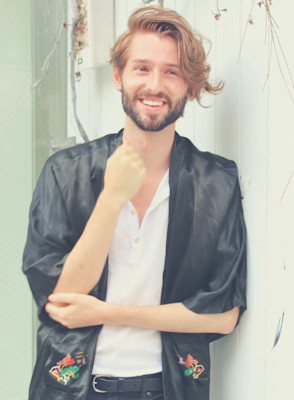 刈り上げセンターパートサーフカールフェザーパーママレットヘア