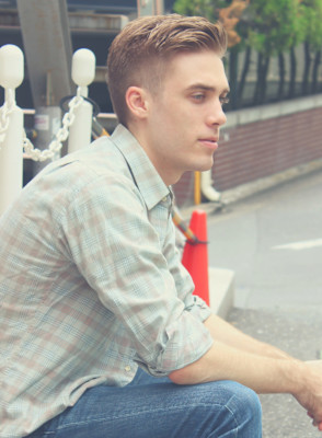 リバースセンターパート刈り上げセンターパートサーフカール