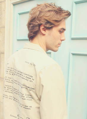 刈り上げセンターパートサーフカールフェザーパーママレットヘア