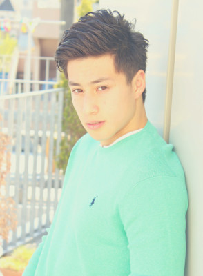 刈り上げセンターパートサーフカールフェザーパーママレットヘア