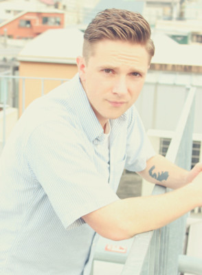 リバースセンターパート刈り上げセンターパートサーフカール