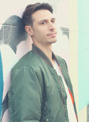 刈り上げセンターパートサーフカールフェザーパーママレットヘア