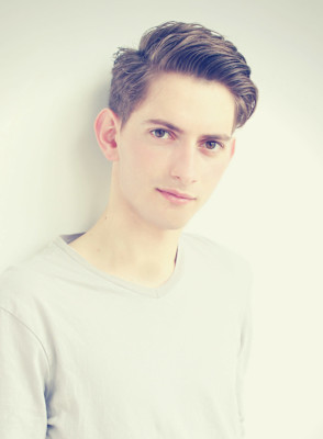 リバースセンターパート刈り上げセンターパートサーフカール