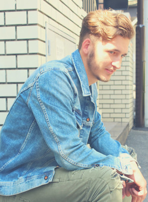 刈り上げセンターパートサーフカールフェザーパーママレットヘア