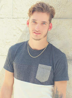 リバースセンターパート刈り上げセンターパートサーフカール