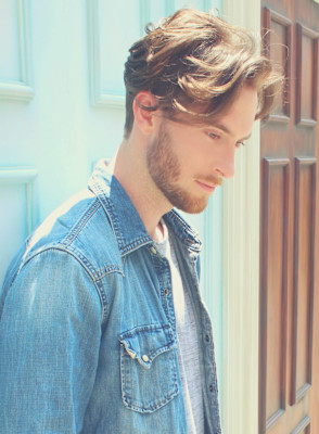 刈り上げセンターパートサーフカールフェザーパーママレットヘア