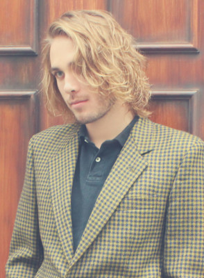 リバースセンターパート刈り上げセンターパートサーフカール