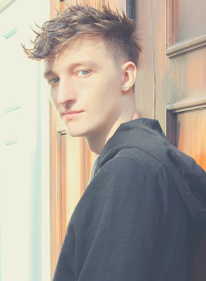 刈り上げセンターパートサーフカールフェザーパーママレットヘア