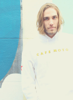 リバースセンターパート刈り上げセンターパートサーフカール