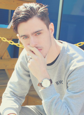 リバースセンターパート刈り上げセンターパートサーフカール