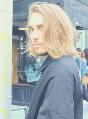 リバースセンターパート刈り上げセンターパートサーフカール