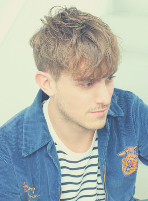 刈り上げセンターパートサーフカールフェザーパーママレットヘア