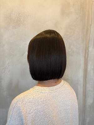 切りっぱなしボブ　ボブ　アッシュブラウン　イルミナカラー