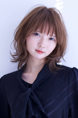 40代50代白髪ぼかし・大人可愛い若見えくびれミディレイヤー