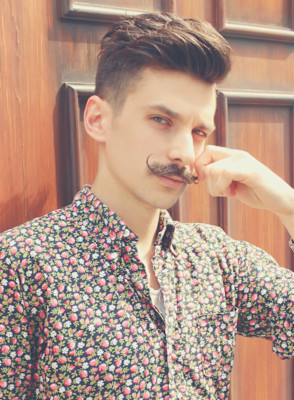 刈り上げセンターパートサーフカールフェザーパーママレットヘア