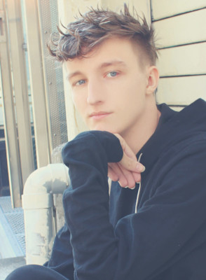 リバースセンターパート刈り上げセンターパートサーフカール