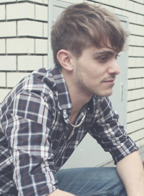 刈り上げセンターパートサーフカールフェザーパーママレットヘア