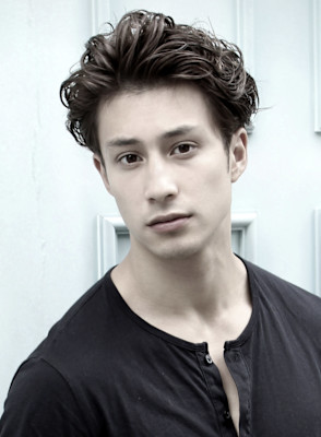 リバースセンターパート刈り上げセンターパートサーフカール