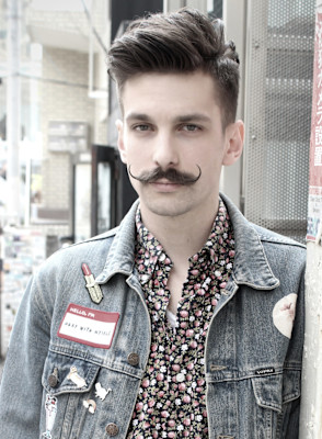 刈り上げセンターパートサーフカールフェザーパーママレットヘア