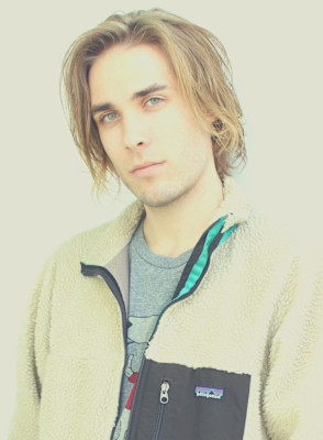 刈り上げセンターパートサーフカールフェザーパーママレットヘア