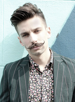 リバースセンターパート刈り上げセンターパートサーフカール