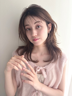 柔らかレイヤーミディ×ナチュラルブラウン