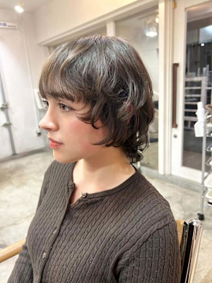外国人くせ毛風ベリーショート