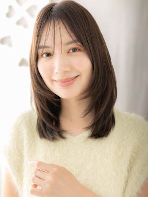 ダークグレージュシャギーカットミディアムレイヤー30代40代