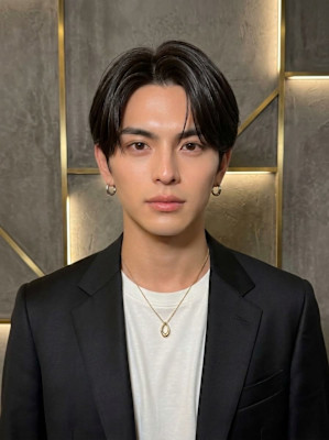 大人の色気と清潔感。王道モテの洗練センターパート