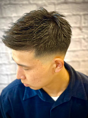 シーンに合わせて！ビジカジメンズショートフェード！