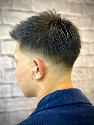 シーンに合わせて！ビジカジメンズショートフェード！