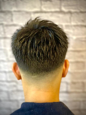 シーンに合わせて！ビジカジメンズショートフェード！