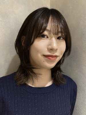 ミディアムハッシュカット