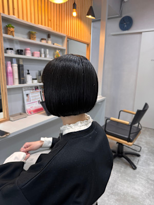 艶ストレートボブ/ミニボブ/切りっぱなし/黒髪/大人