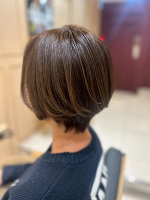 ナチュラルブラウン×ショートカット