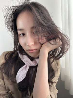 柔らかくびれロング×ナチュラルベージュ