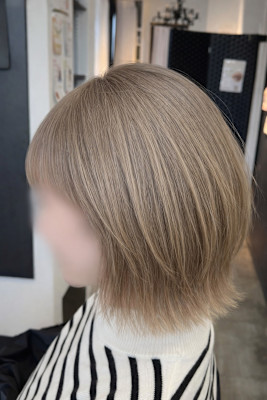 透明感ベージュ×外ハネボブ