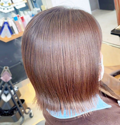 ツヤ感ブラウン×まとまるボブ