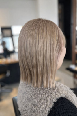 透明感ミルクティーベージュ×ボブ