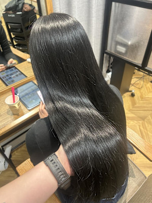 暗めツヤツヤオリーブカラー