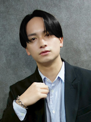 センターパート＆縮毛矯正＆曲がる縮毛矯正＆黒髪